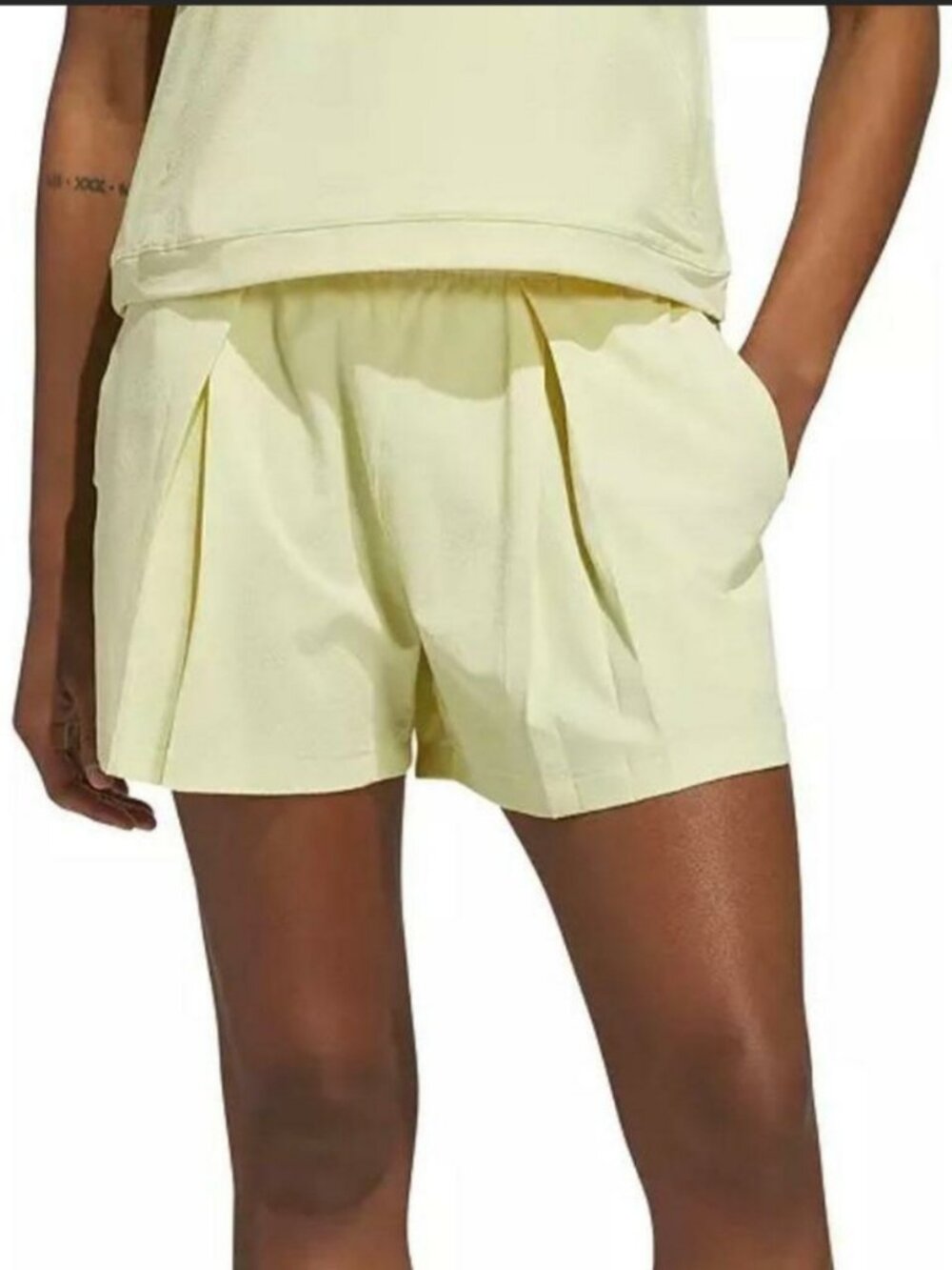 Adidas Women's Go-To Pleated Golf Shorts in Powder Yellow NWT
